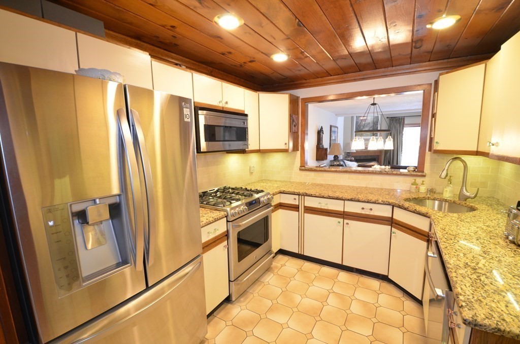 6 Spruce Pond Road, Unit 6 Franklin, MA 02038 - Photo 3 of 35 Gallery Image 3