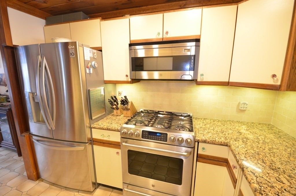 6 Spruce Pond Road, Unit 6 Franklin, MA 02038 - Photo 4 of 35 Gallery Image 4