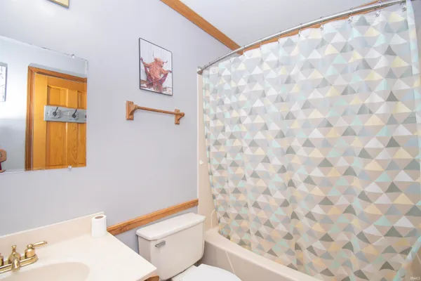 $379,900 | 4944 South 200 East, Churubusco, IN 46723