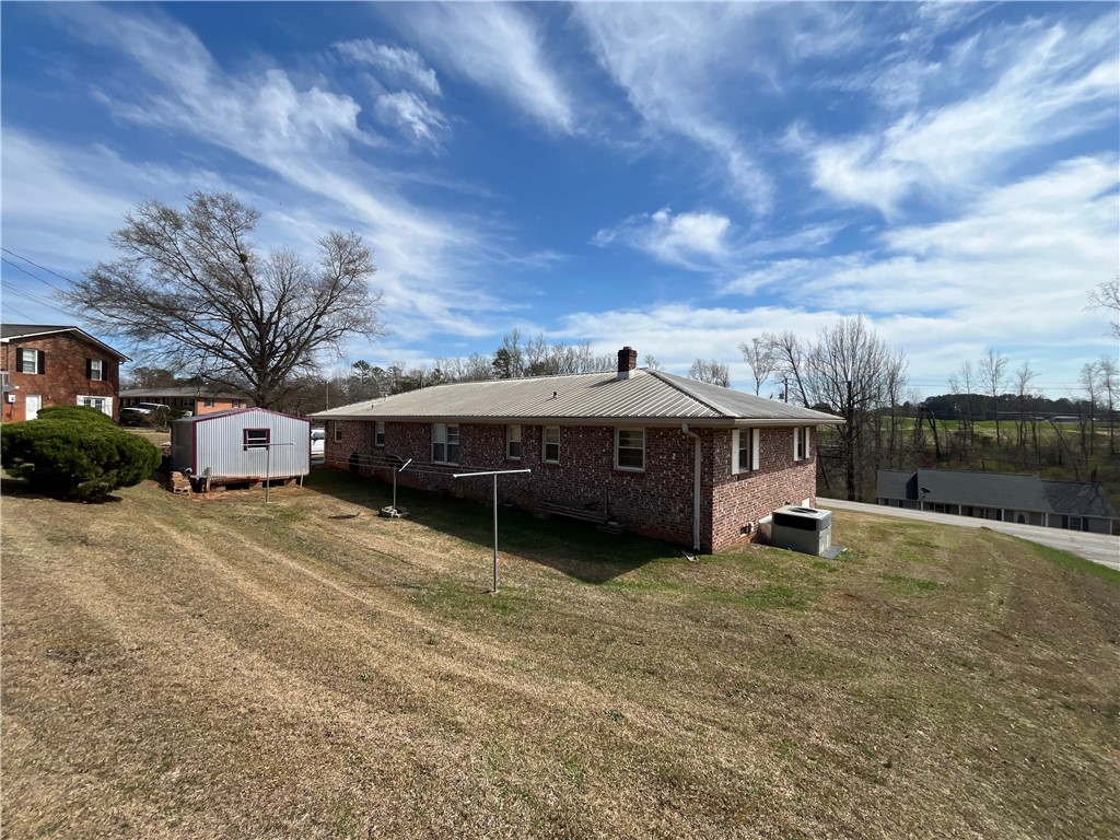 402 Dalton Road Seneca, SC 29678 - Photo 3 of 27 Gallery Image 3