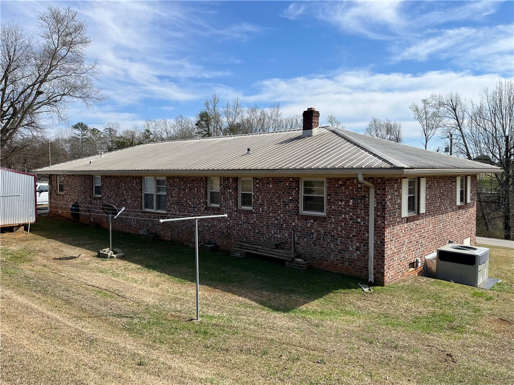 402 Dalton Road Seneca, SC 29678 - Photo 4 of 27 Gallery Image 4
