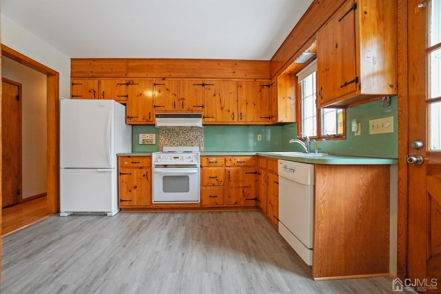 71 Aberdeen Road Matawan, NJ 07747 - Photo 3 of 25 Gallery Image 3