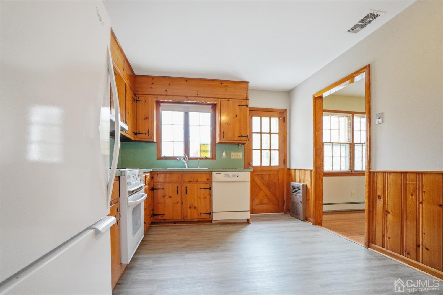 71 Aberdeen Road Matawan, NJ 07747 - Photo 4 of 25 Gallery Image 4