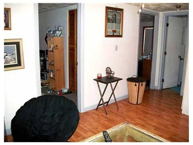 120 Walter Street Bangor, ME 04401 - Photo 12 of 31 Living Room.