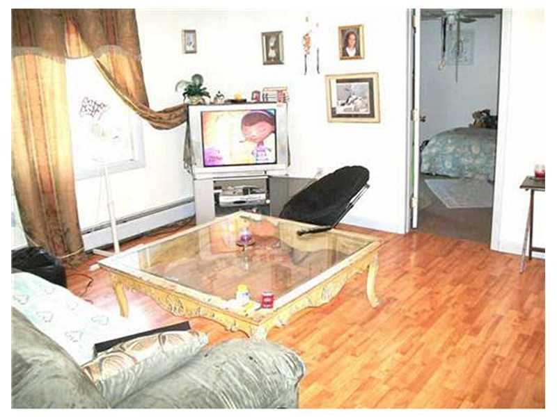 120 Walter Street Bangor, ME 04401 - Photo 13 of 31 Living Room.