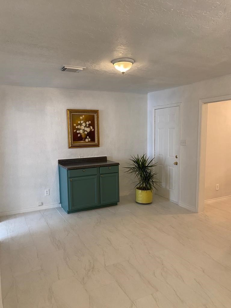 5237 Carmen Street Houston, TX 77033 - Photo 11 of 31 Gallery Image 11