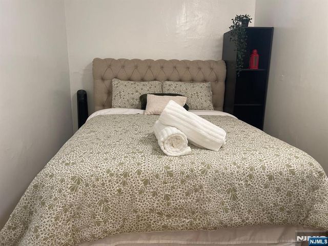 $610,000 | 88 Fournier Crescent, Elmwood Park, NJ 07407