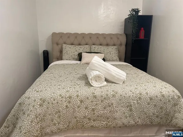 $610,000 | 88 Fournier Crescent, Elmwood Park, NJ 07407