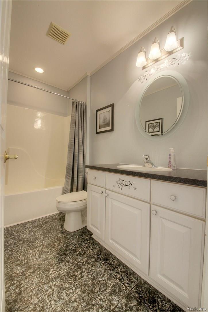 45855 Willow Road Belleville, MI 48111 - Photo 19 of 37 930A6723_4_5.jpg