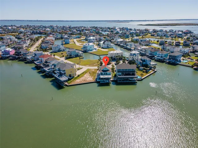 a view of an outdoor space