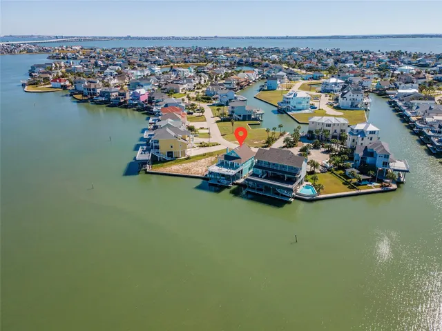 $5,500 | 1640 Windsong Way, Tiki Island, TX 77554