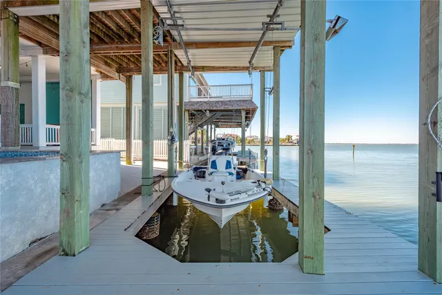 $5,500 | 1640 Windsong Way, Tiki Island, TX 77554
