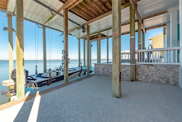 $5,500 | 1640 Windsong Way, Tiki Island, TX 77554