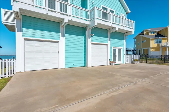 $5,500 | 1640 Windsong Way, Tiki Island, TX 77554