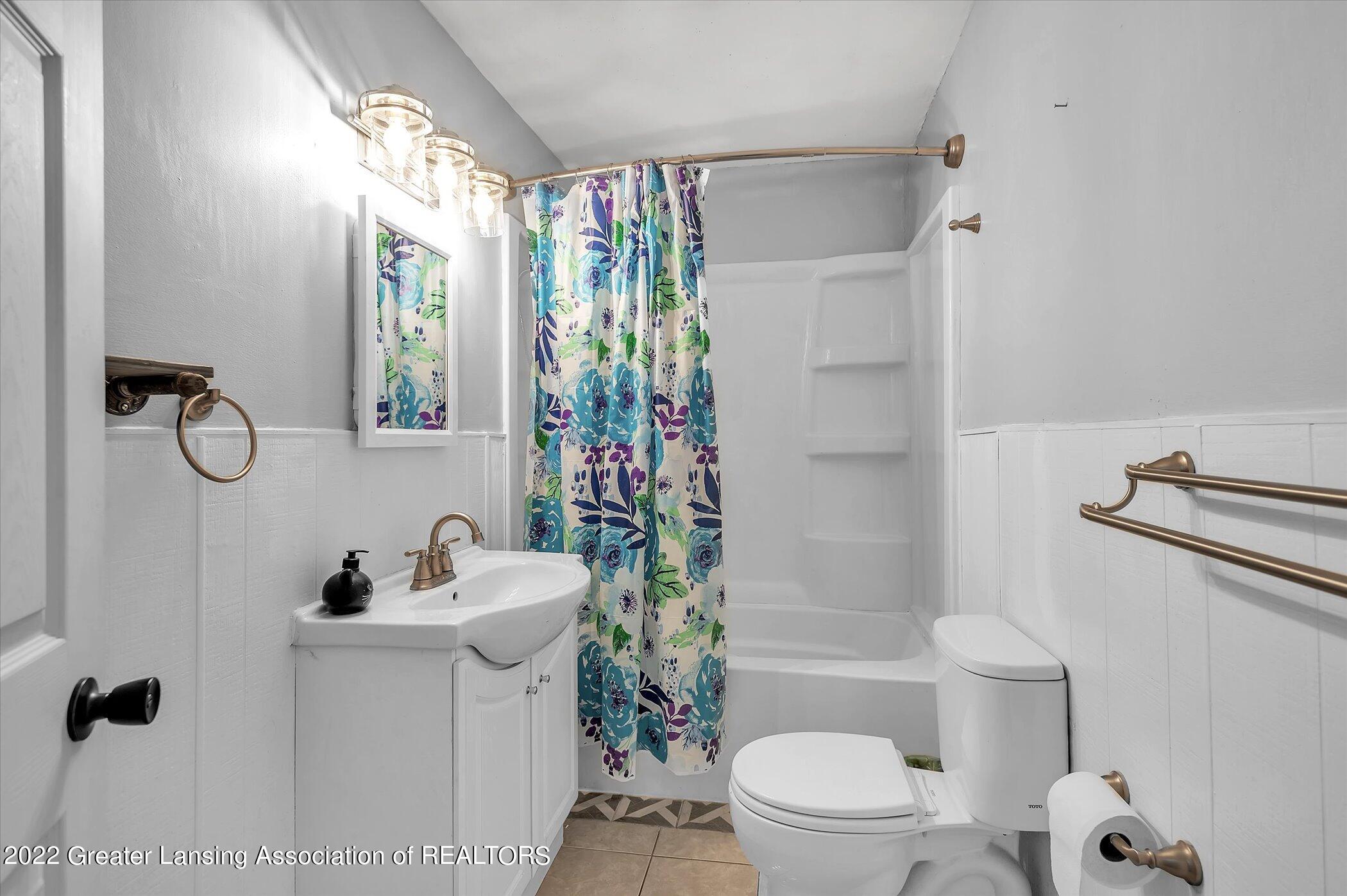 14509 Boichot Road Lansing, MI 48906 - Photo 23 of 35 23-14509-Boichot-Rd-WindowStill-Real-Est