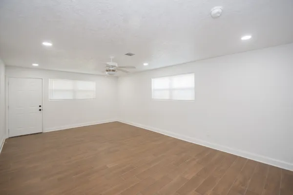 $2,175 | 1120 Mobile Drive, Pasadena, TX 77506