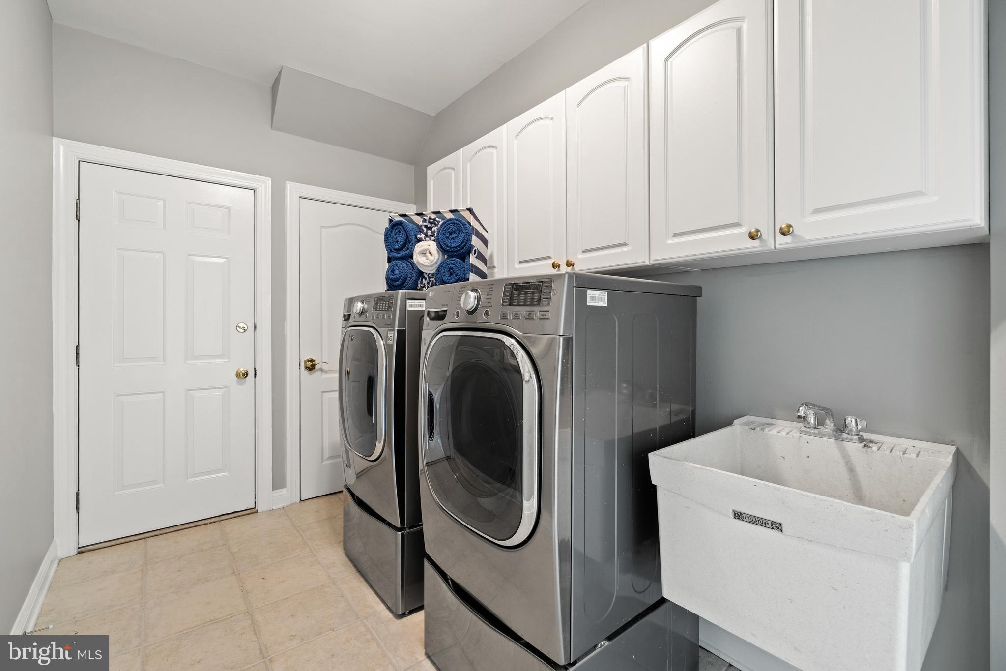 1719 Raleigh Hill Road Vienna, VA 22182 - Photo 38 of 57 Laundry on main level