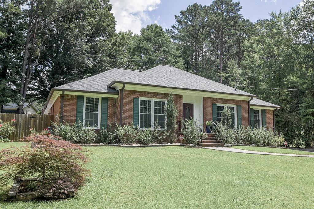 656 Bruce Way Southwest Lilburn, GA 30047 - Photo 2 of 32