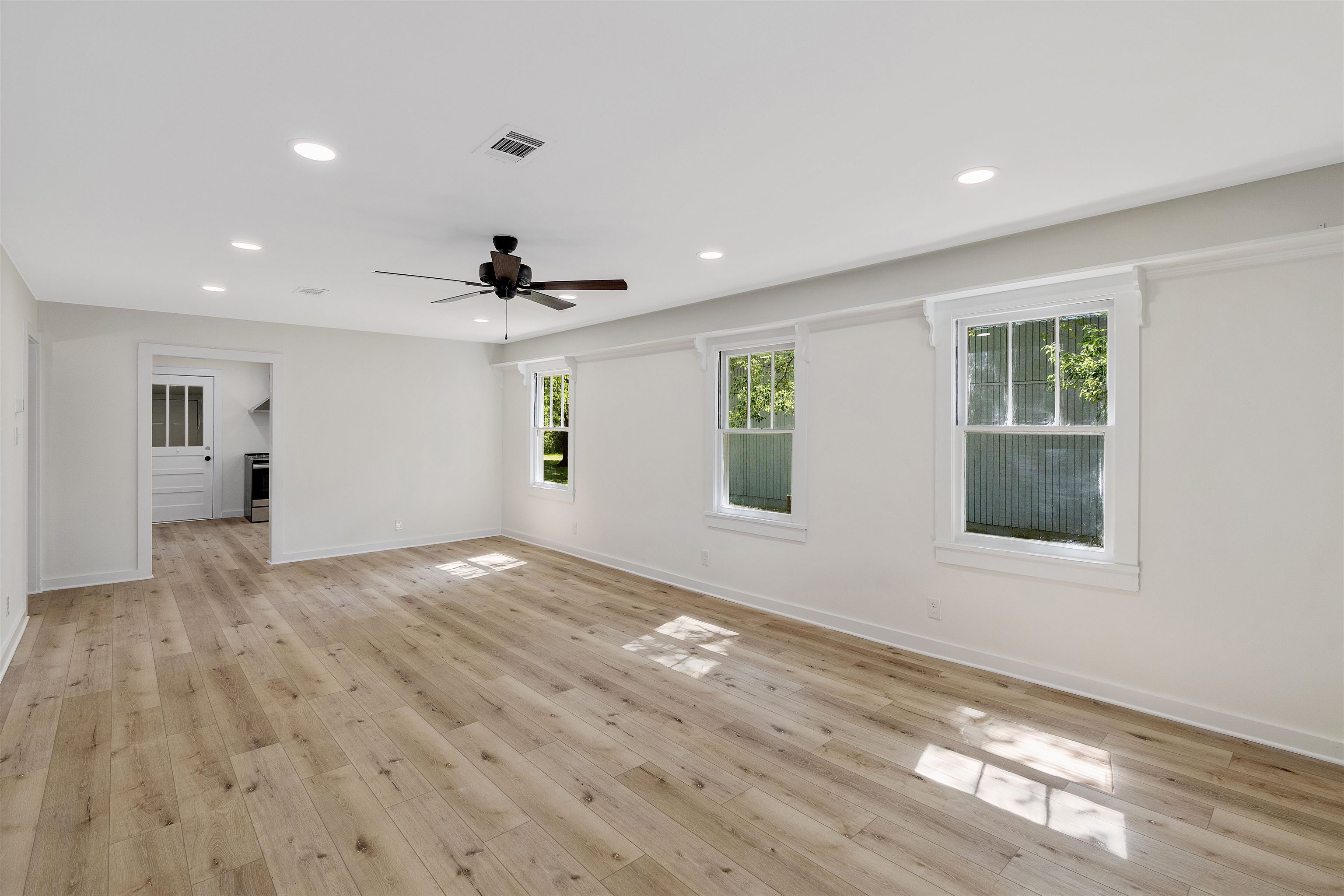 303 West Roosevelt Avenue Foley, AL 36535 - Photo 5 of 27