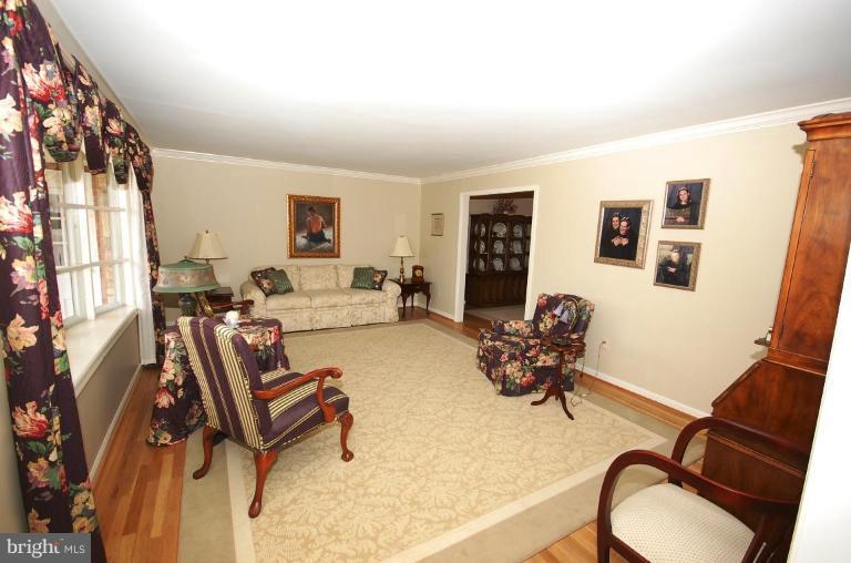 7037 Long View Road Columbia, MD 21044 - Photo 2 of 24 Living Room