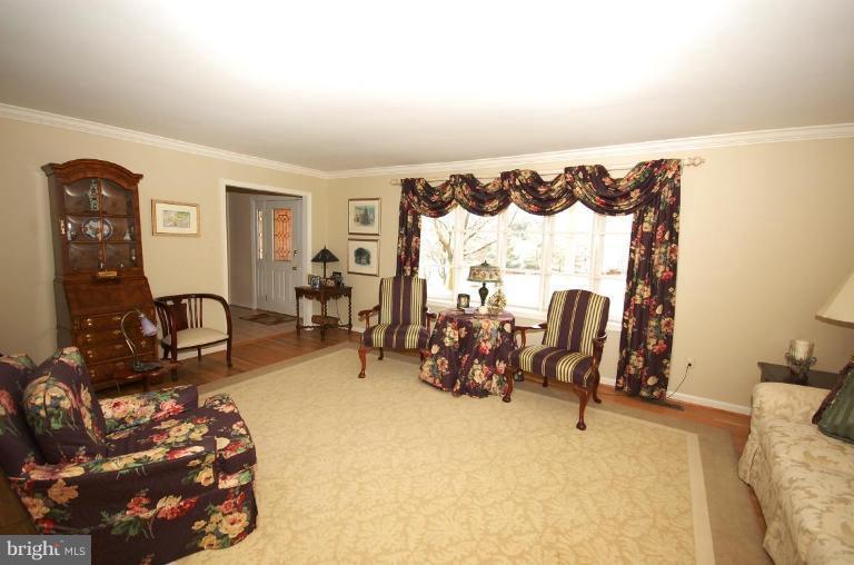 7037 Long View Road Columbia, MD 21044 - Photo 3 of 24 Living Room #2