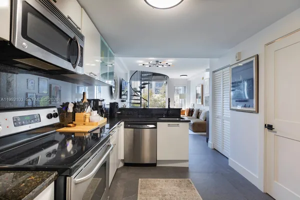 $4,300 | 3339 Virginia Street, Unit 311, Miami, FL 33133