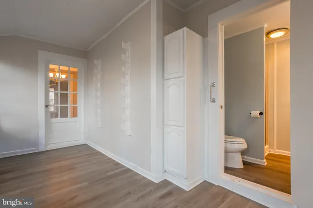 a bathroom with a toilet