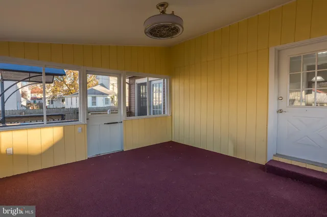 a view of back yard of the house