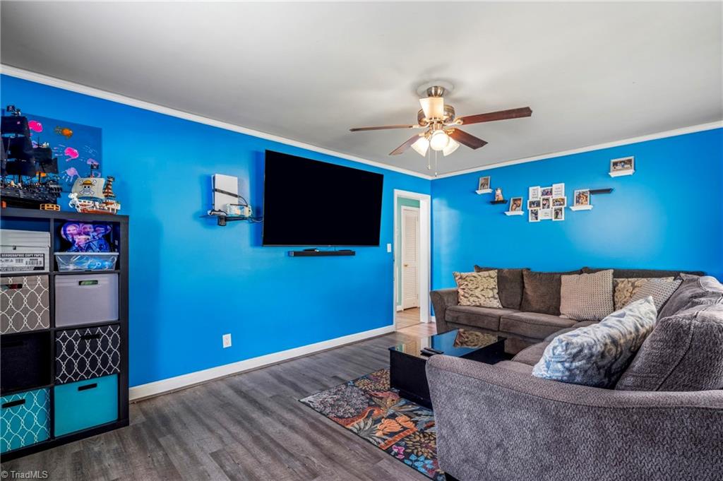 2401 Waverly Court High Point, NC 27262 - Photo 4 of 21