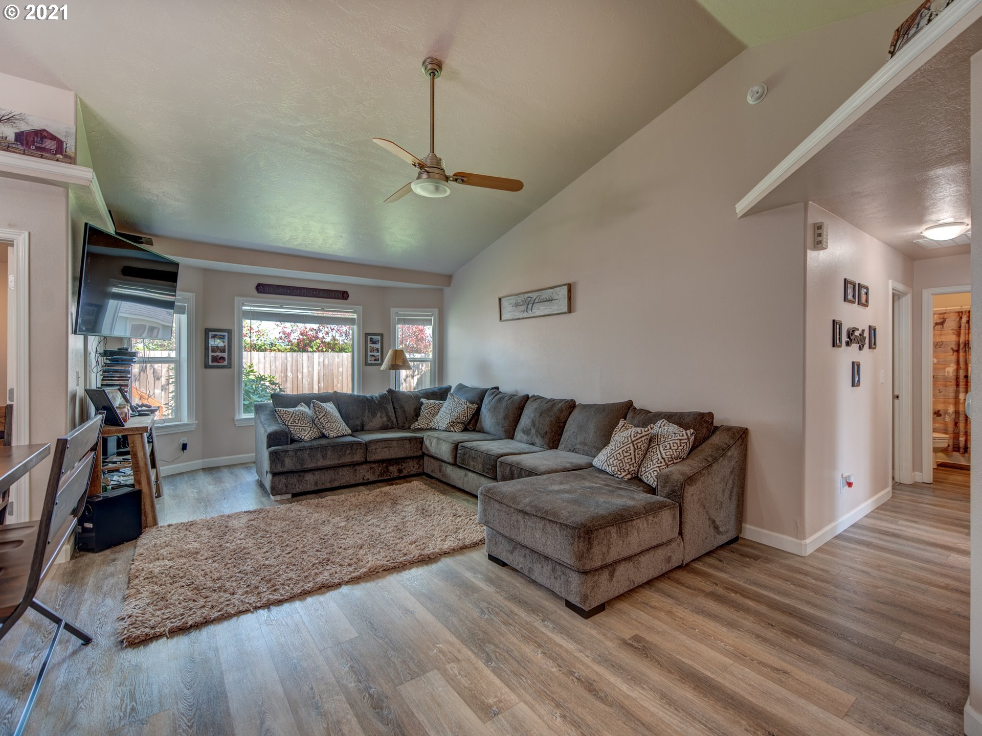 6011 Pine Ridge Place Eugene, OR 97402 - Photo 11 of 27 Gallery Image 11