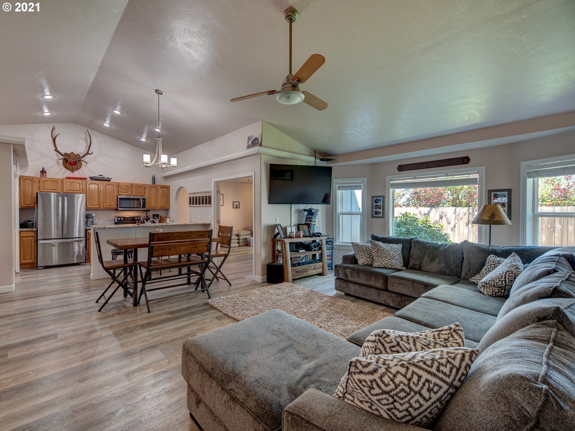 6011 Pine Ridge Place Eugene, OR 97402 - Photo 3 of 27 Gallery Image 3
