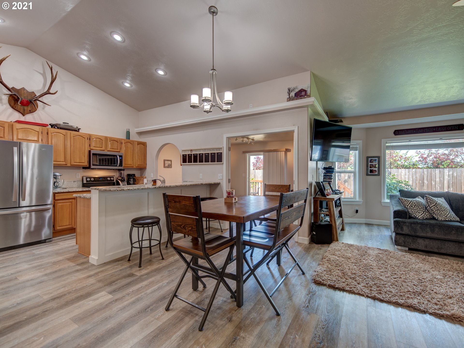 6011 Pine Ridge Place Eugene, OR 97402 - Photo 4 of 27 Gallery Image 4