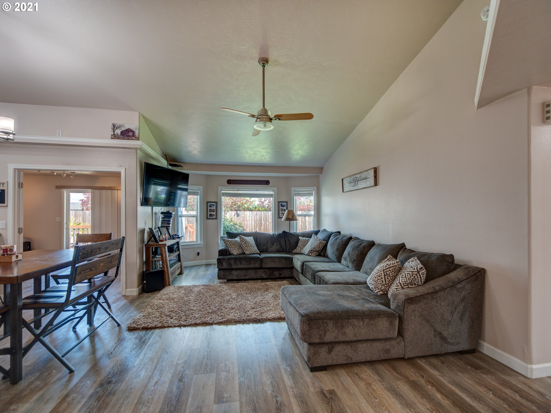 6011 Pine Ridge Place Eugene, OR 97402 - Photo 5 of 27 Gallery Image 5