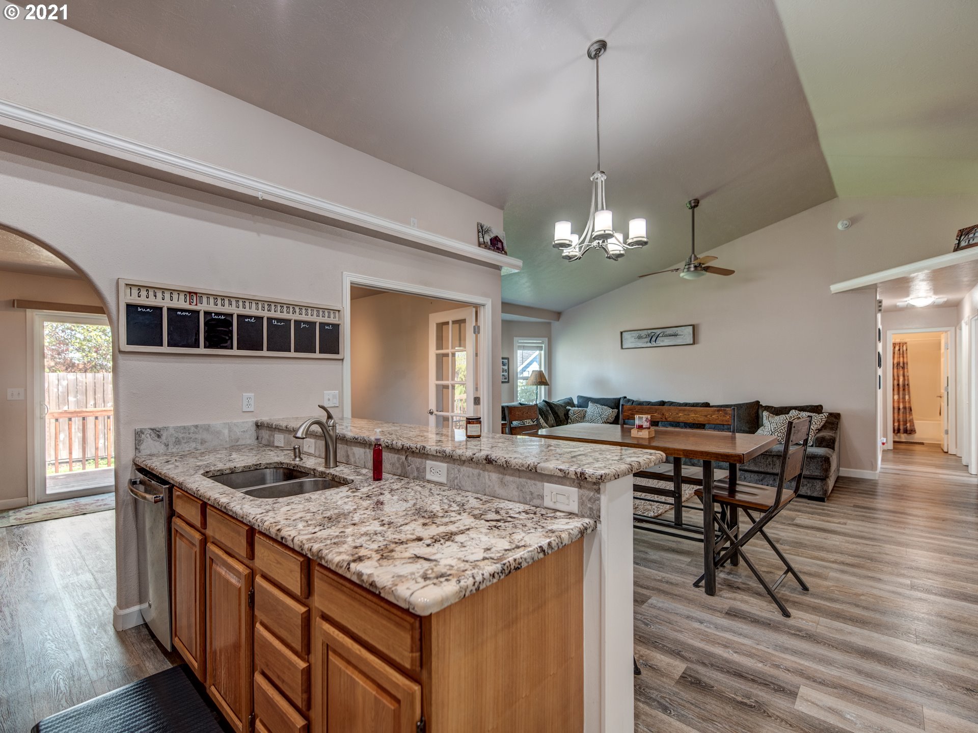 6011 Pine Ridge Place Eugene, OR 97402 - Photo 7 of 27 Gallery Image 7