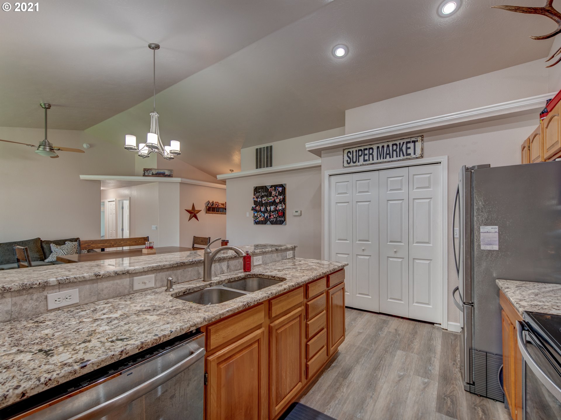 6011 Pine Ridge Place Eugene, OR 97402 - Photo 8 of 27 Gallery Image 8