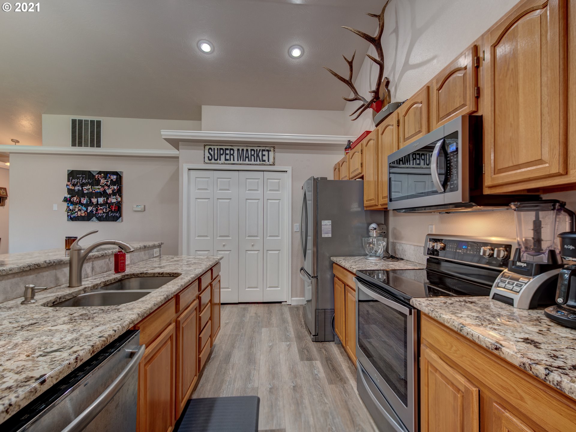 6011 Pine Ridge Place Eugene, OR 97402 - Photo 9 of 27 Gallery Image 9