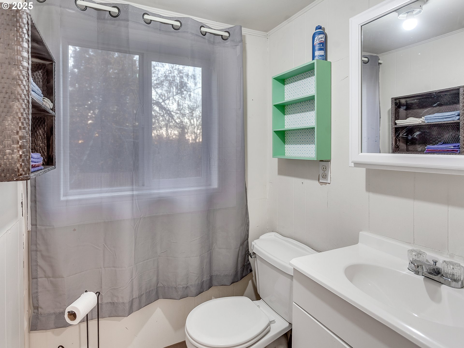 299 Southwest 3rd Avenue Canby, OR 97013 - Photo 20 of 32 a bathroom with a sink a toilet and shower