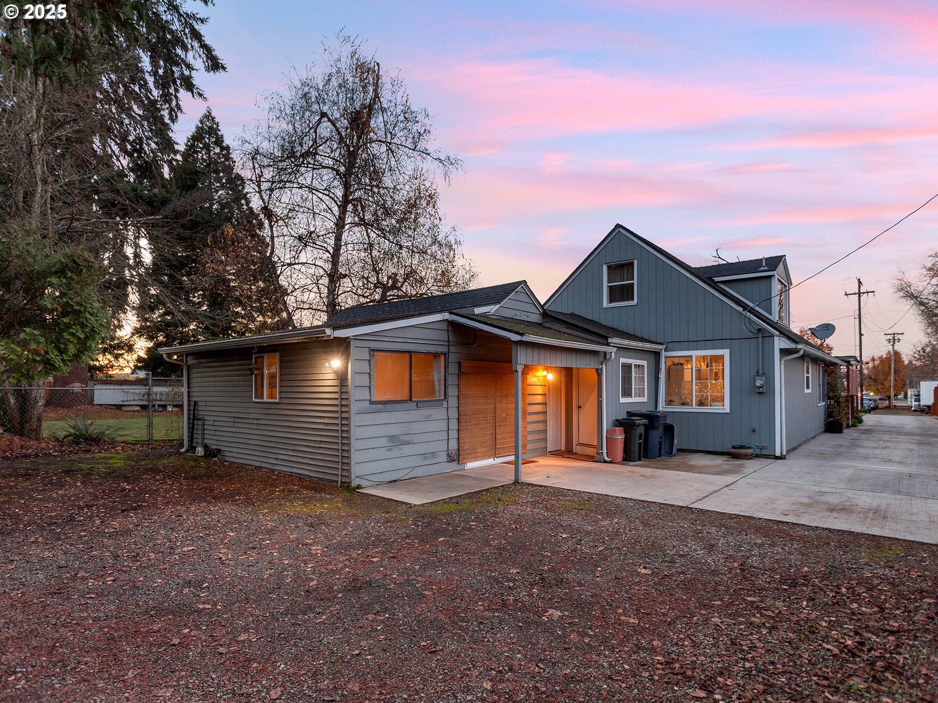 299 Southwest 3rd Avenue Canby, OR 97013 - Photo 29 of 32 a front view of a house with a yard