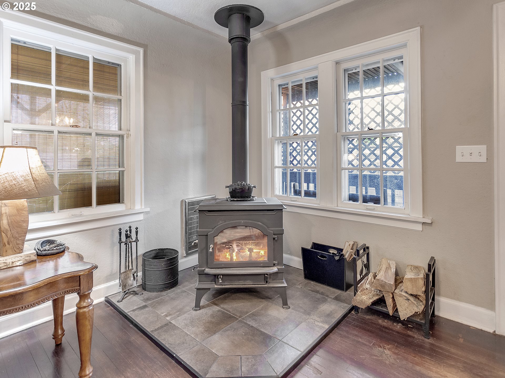 299 Southwest 3rd Avenue Canby, OR 97013 - Photo 4 of 32 a living room with furniture and a fireplace