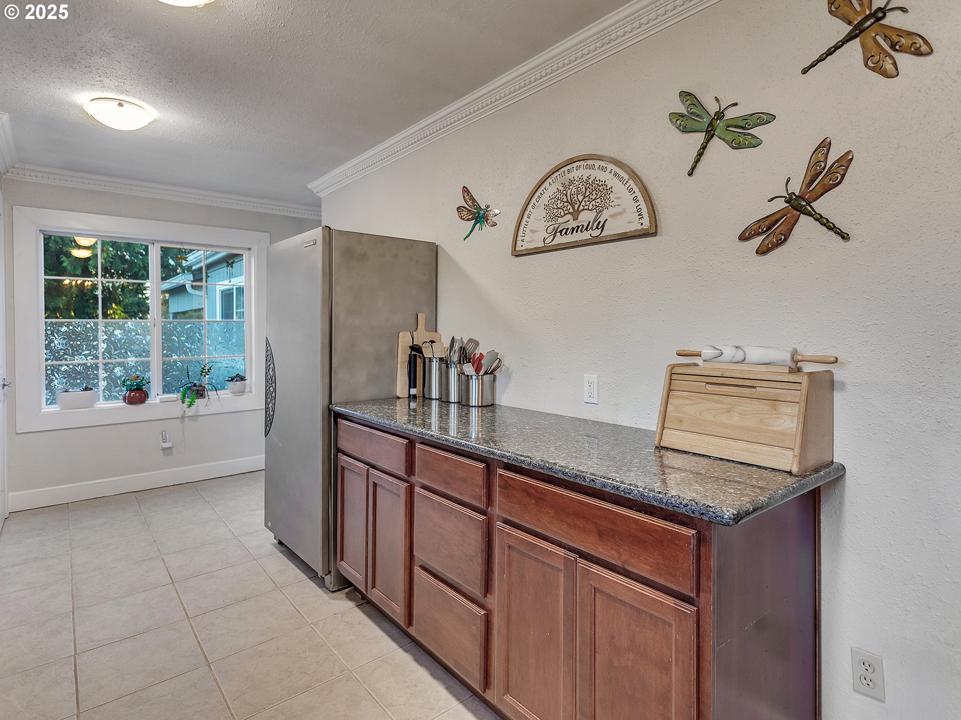 299 Southwest 3rd Avenue Canby, OR 97013 - Photo 8 of 32 a kitchen with a sink and a stove