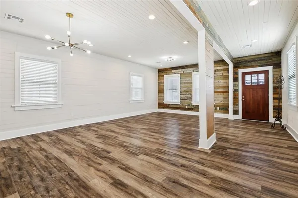 $299,000 | 410 Newton Street, Gretna, LA 70053