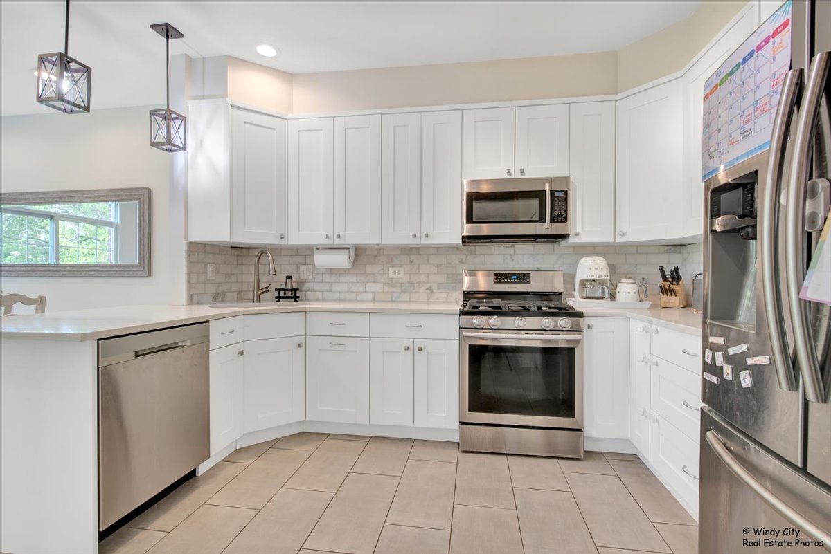 125 Chestnut Hills Circle Burr Ridge, IL 60527 - Photo 5 of 26