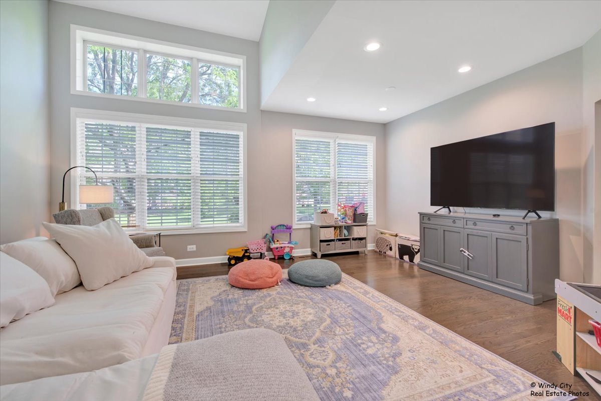 125 Chestnut Hills Circle Burr Ridge, IL 60527 - Photo 9 of 26