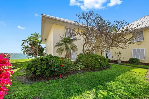$324,900 | 7300 Sunshine Skyway Lane South, Unit 210, St. Petersburg, FL 33711