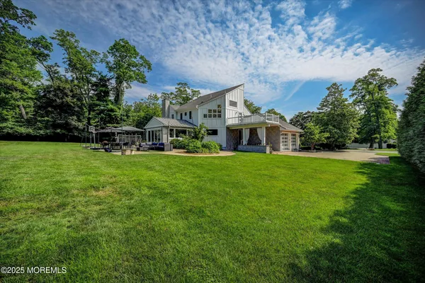 a view of house with garden