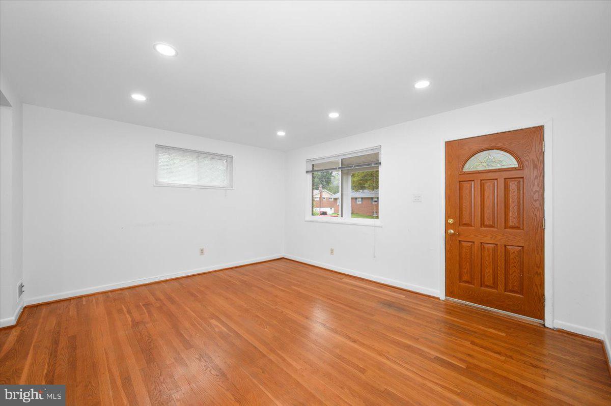 11110 Rock Road Rockville, MD 20852 - Photo 3 of 101 Living Room