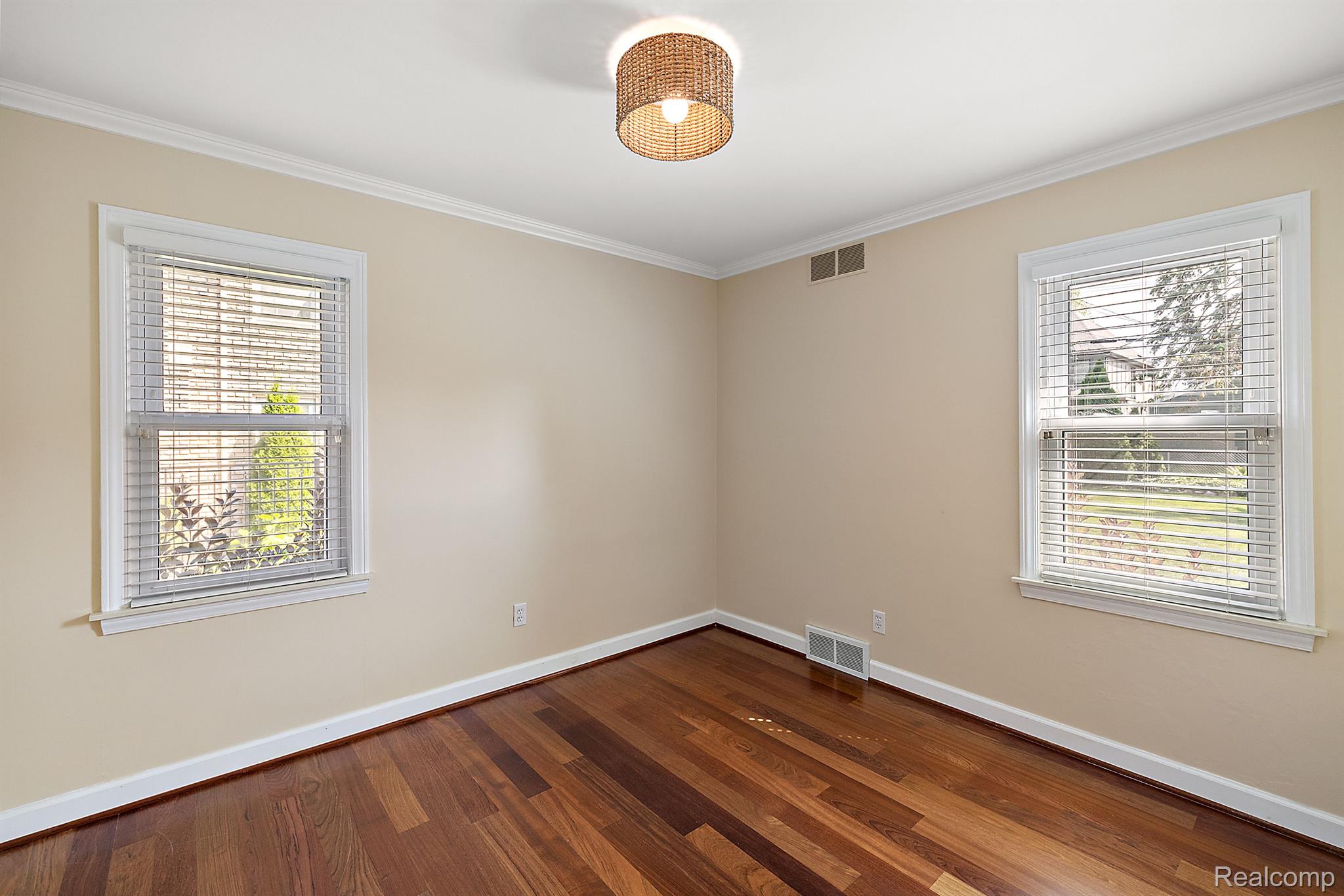 2546 Dorchester Road Birmingham, MI 48009 - Photo 11 of 48