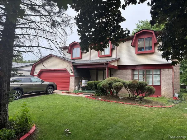 $319,999 | 29538 East Nottingham Circle, Warren, MI 48092