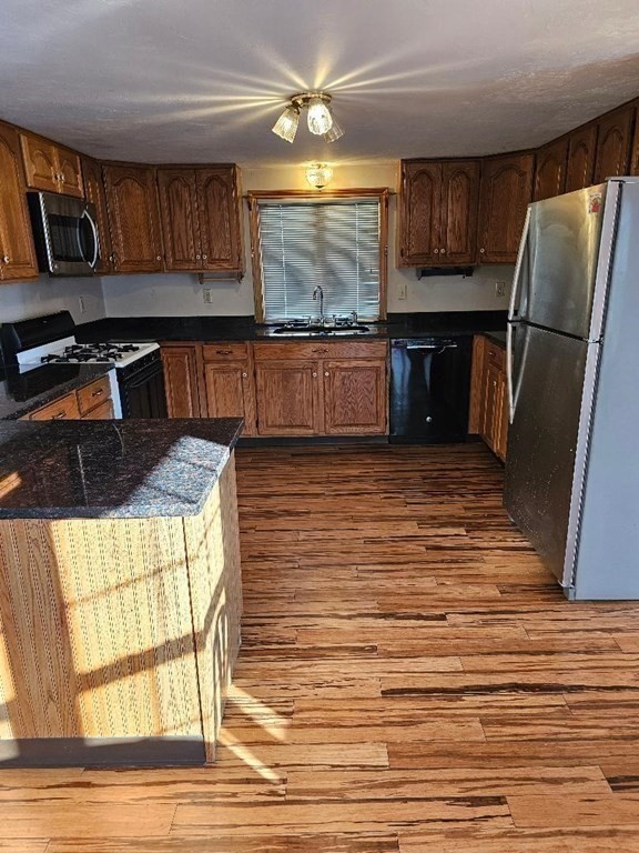 132 Pitman Street Fall River, MA 02723 - Photo 3 of 32