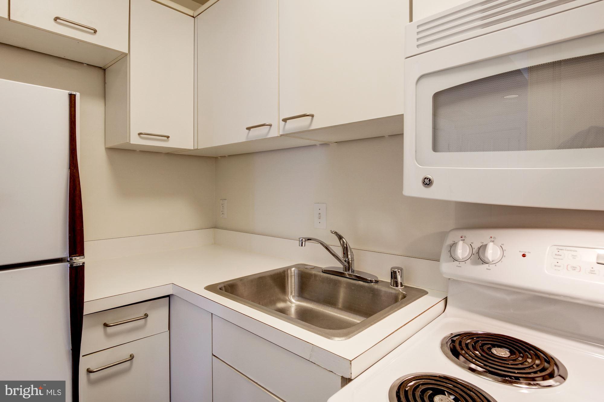 2153 California Street Northwest, Unit 207 Washington, DC 20008 - Photo 12 of 32 Kitchen View Two
